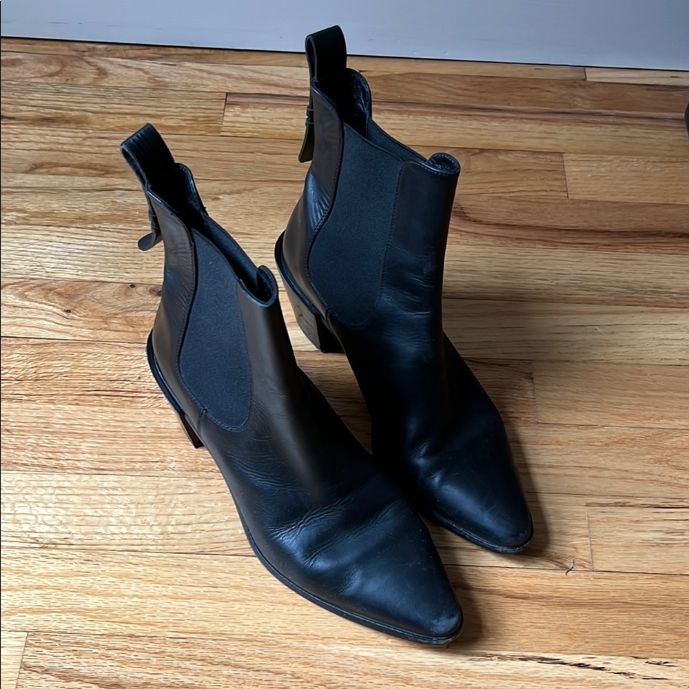 Frame Denim Black Ankle Booties with Sleek Silhouette